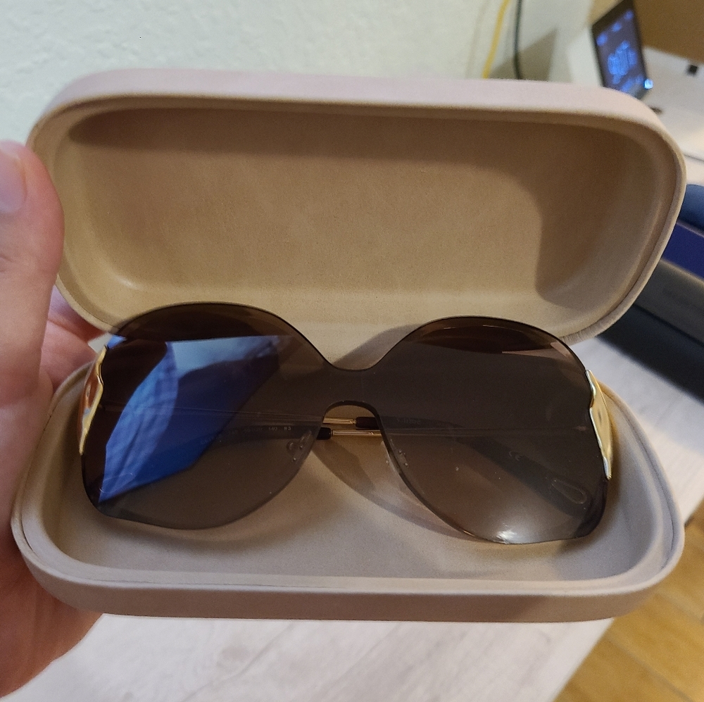 CHLOÉ SUNGLASSES with case - Picture 3 of 4